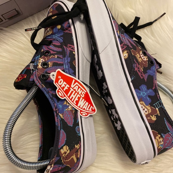 Vans Nintendo Donkey Kong Sneakers - Picture 4 of 9